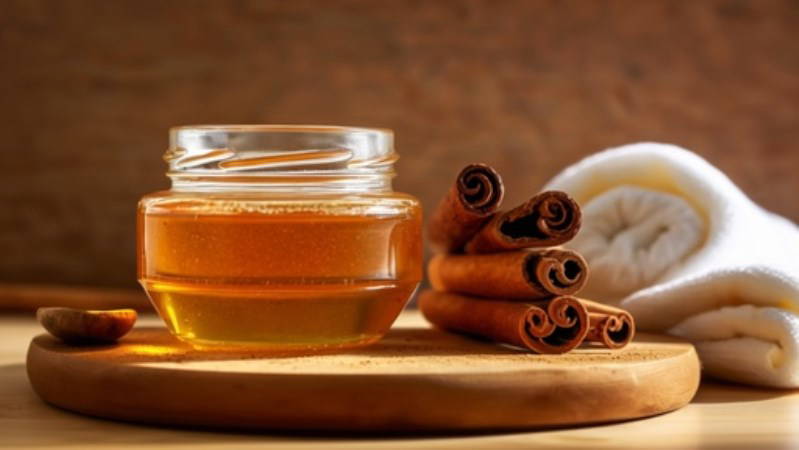 Doğal dokunuşlarla aknelere veda edin: Sivilceleri hızla geçiren 7 doğal çözüm