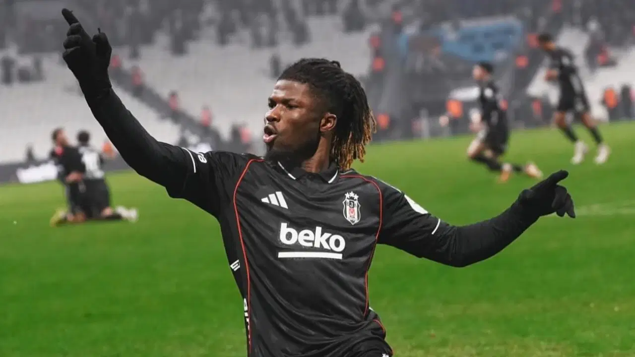 Beşiktaşlı El Bilal Toure'den tepki: 'O aptallar gibi olmayın'