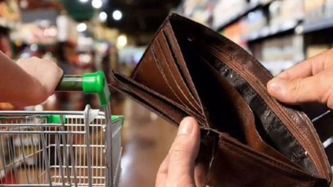 Ulaş Karasu: 'Yoksulluk sınırı 105 bin lirayı geçmişken, milyonlar borçla ayakta kalmaya çalışıyor'