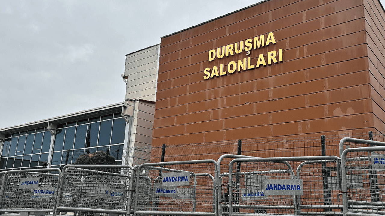 Son dakika... İBB davasında duruşma sırasında bir gözaltı daha: Gazeteci Erhan Tekten gözaltına alındı