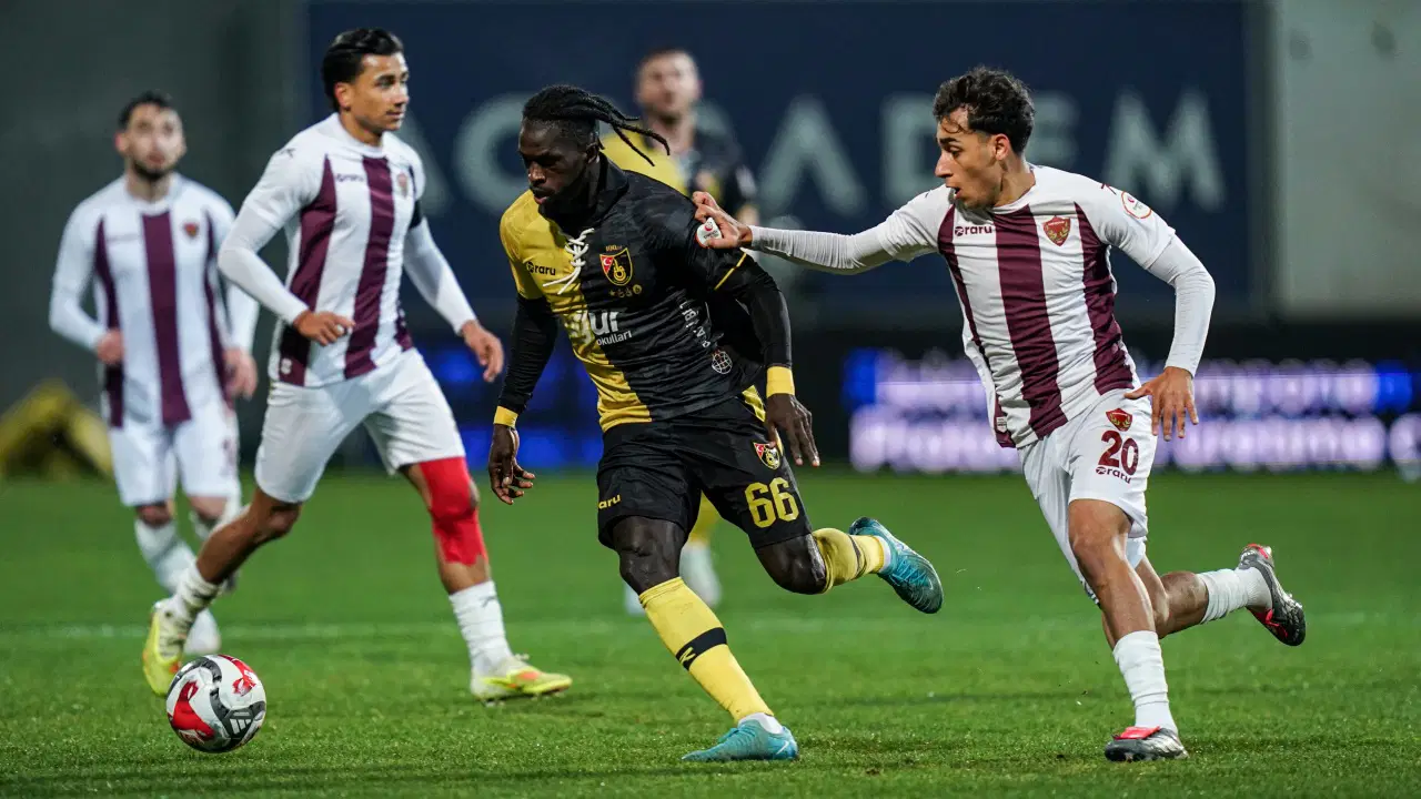 İstanbulspor 10 kişiyle üç puanı almasını bildi!