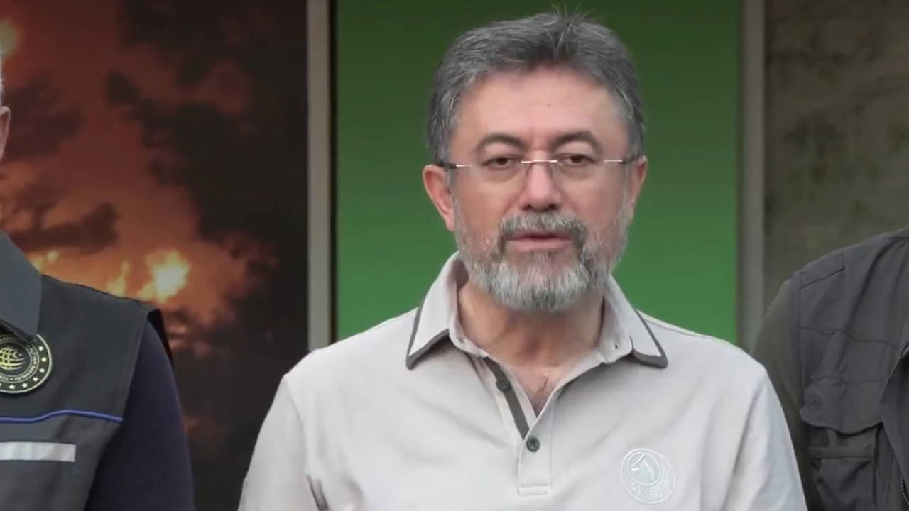 Son Dakika... Bakan Yumaklı'dan flaş orman yangınları açıklaması: '4 yangın devam ediyor, 3 bin 515 vatandaşımız tahliye edildi'