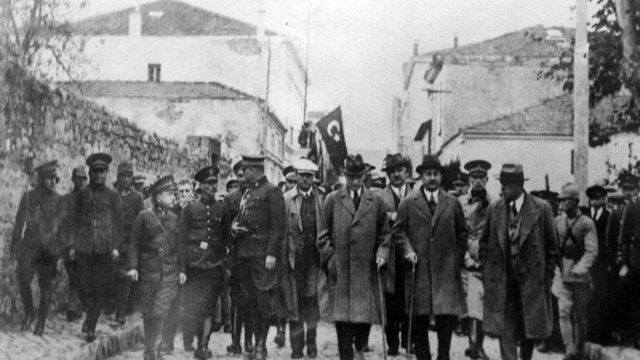 19 Mayıs'ın Matematiği: 'Teslim Olan Saray, Direnen Halk'