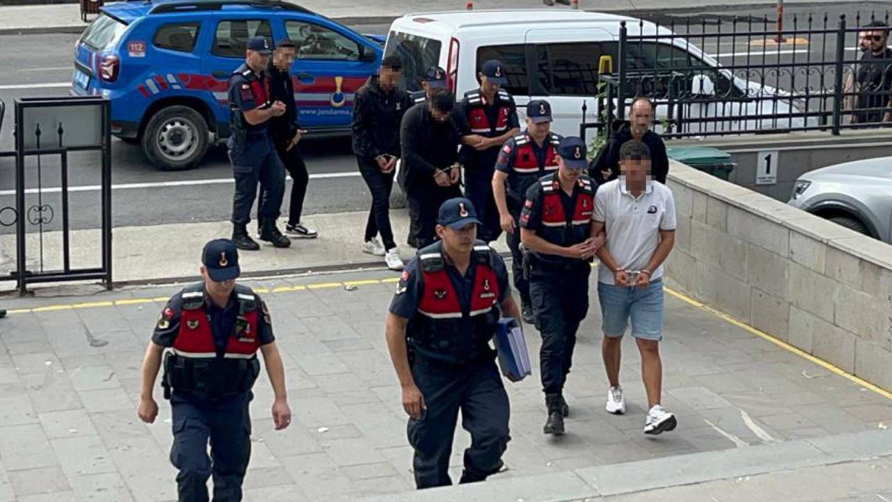 Kendilerini 'savcı' ve 'polis' olarak tanıtıp milyonluk vurgun yaptılar!