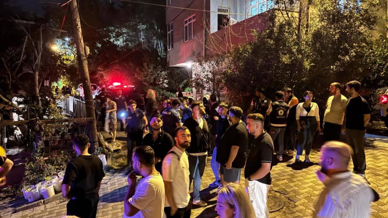 Ümraniye'de sokak ortasında vahşet: Satırla kadının boğazını keserek katletti!