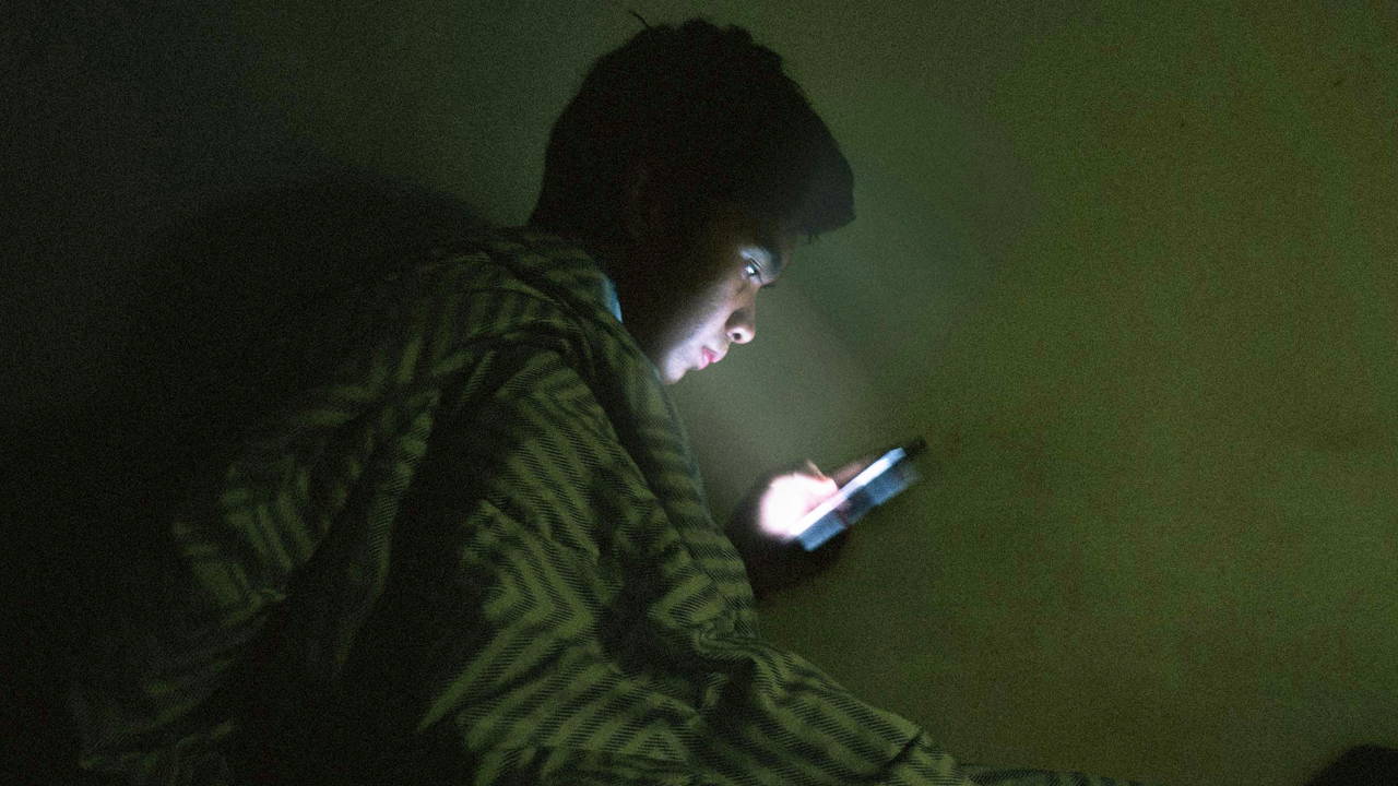 Gece telefona bakanlar dikkat: Sessizce çökertiyor!