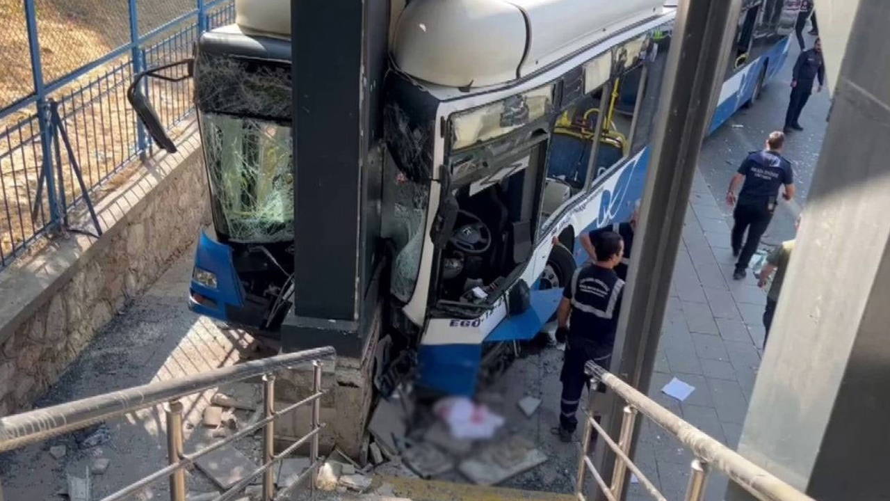 Ankara'da belediye otobüsü kaza yaptı: 26 yolcu yaralandı!