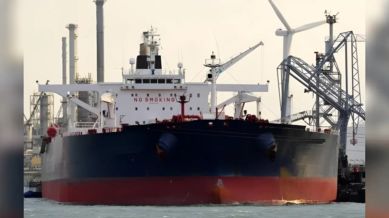 İstanbul Boğazı'na yaklaşan Türk gemisi vuruldu!