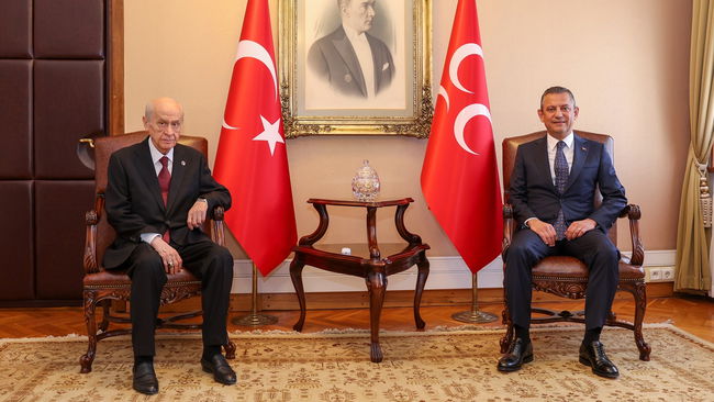 Özgür Özel'e telefon: İlk tebriği Devlet Bahçeli etti!