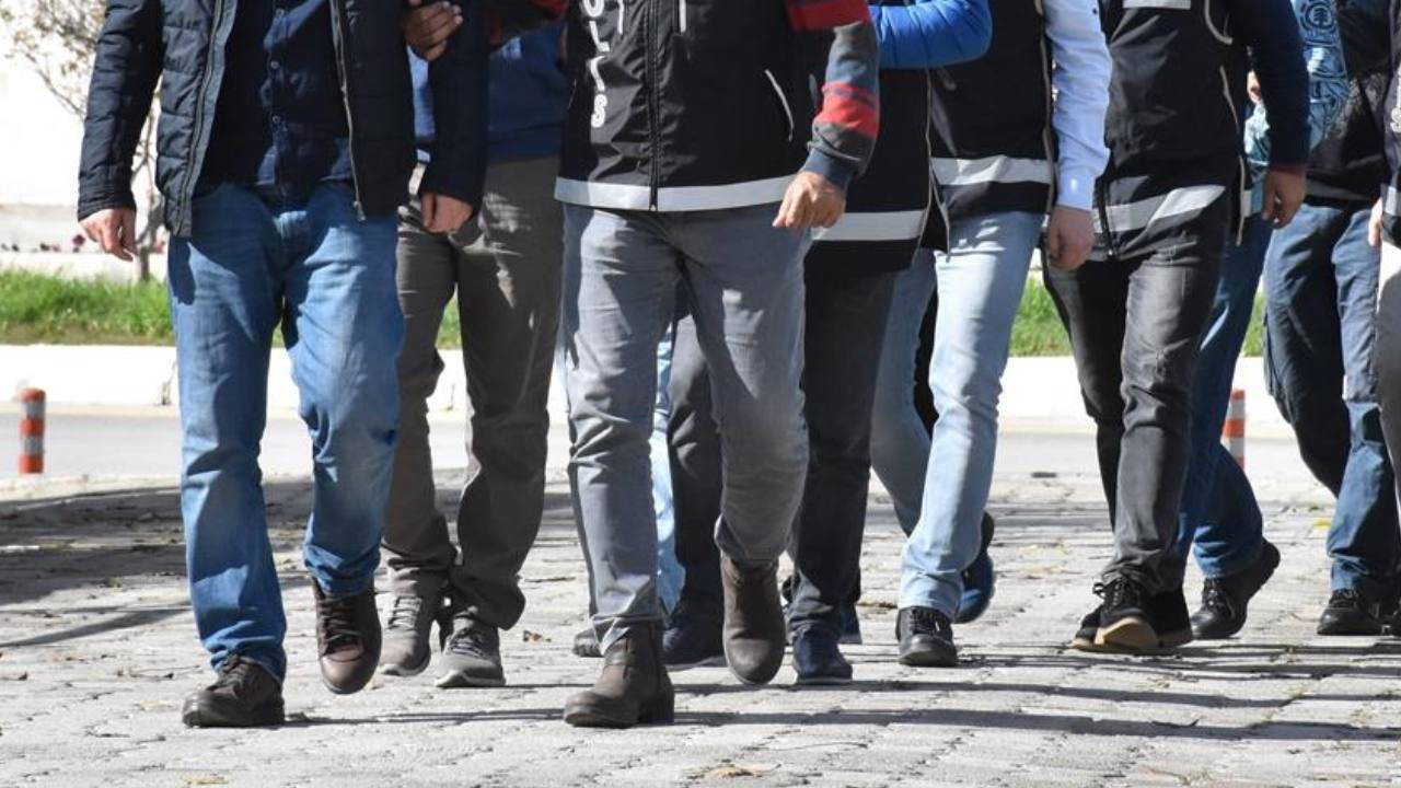 Elebaşı kırmızı bültenle aranıyor: Organize suç örgütüne operasyon!