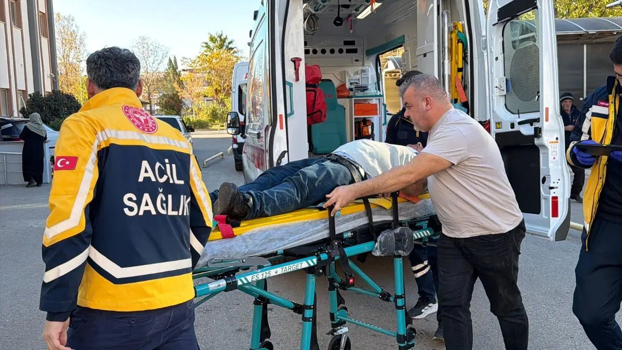 Yolcu minibüsü ile otomobil çarpıştı: 5 yaralı