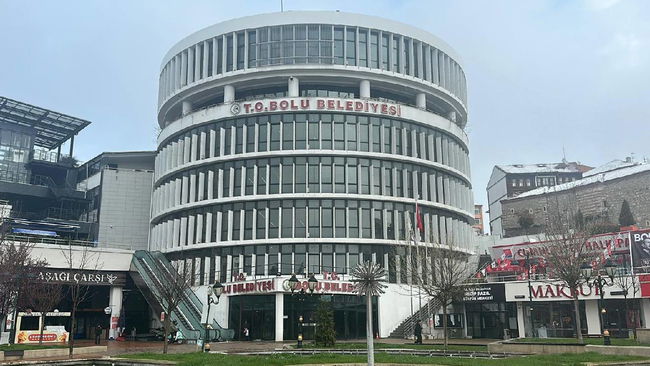 Jandarma ekipleri binada arama yapıyor