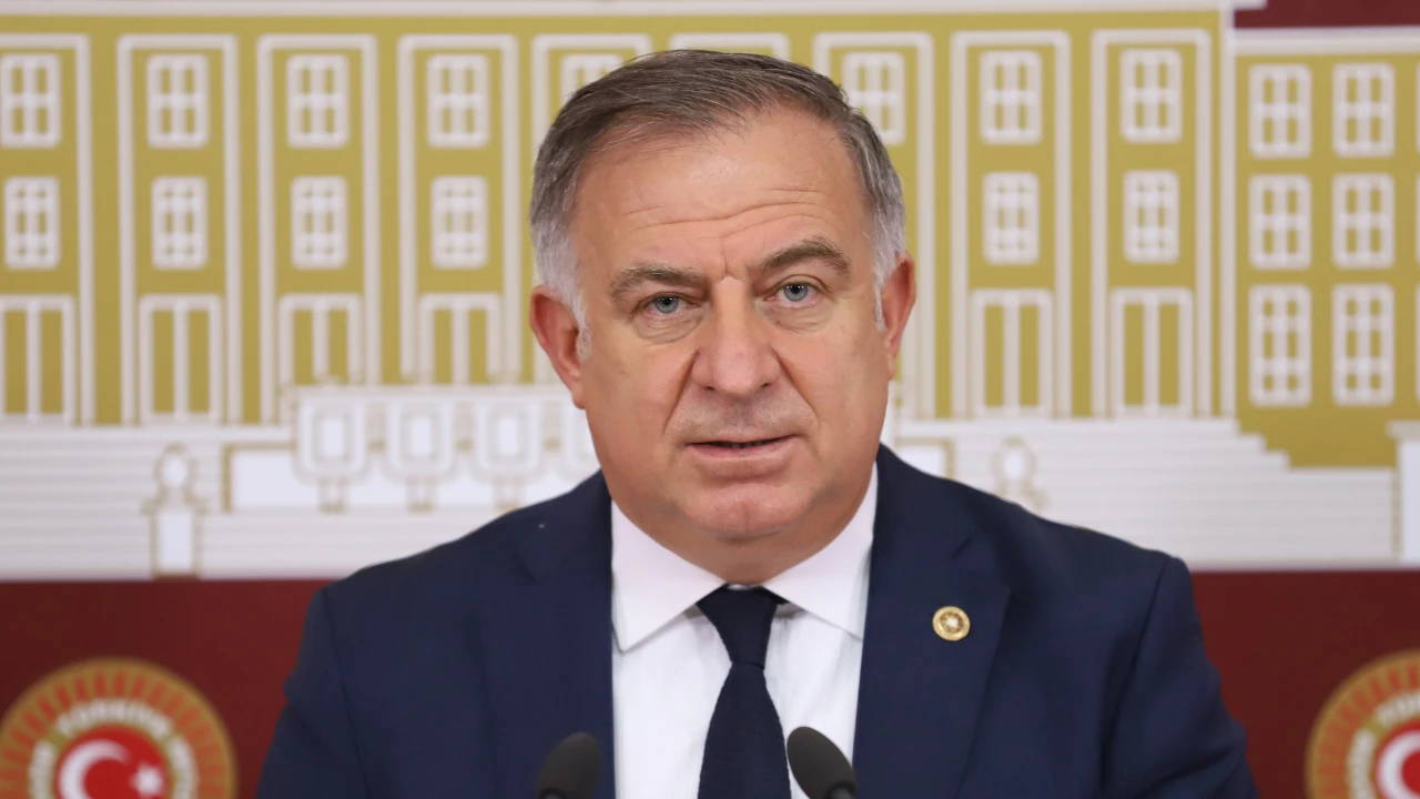 CHP'li Zeybek'ten İzmir grevi için kritik açıklama