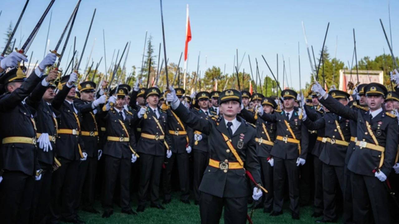 'Kutlama, okula giriş, sahaya inme, akıllı telefon...'