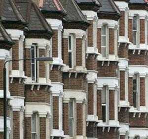 İngiltere'de ev fiyatlarındaki düşüş devam ediyor