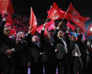 CHP İzmir'de coşkulu başlangıç