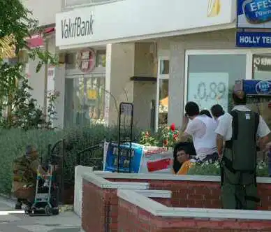 'Borç için 17 kişiyi rehin aldı'