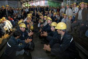 Kamu bir saat iş bıraktı