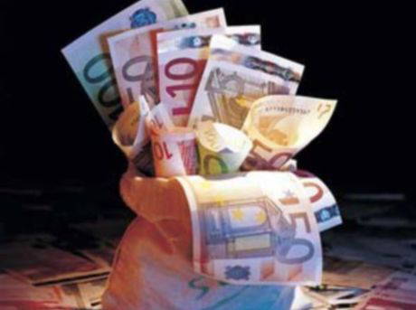 Avro, dolar karşısında eriyor