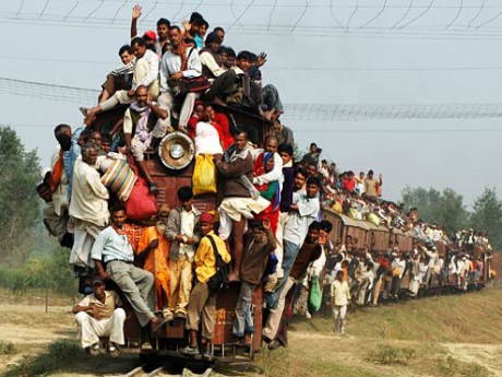 Hindistan'da tren kazası: 18 ölü