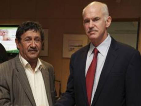 Kaddafi diplomatik çıkış yolu arıyor