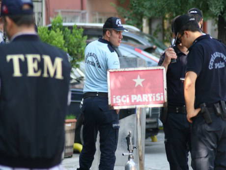 İP'lilerden arama ve gözaltıları protesto