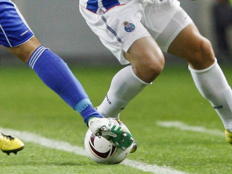 Futbol ligleri hangi sistemle oynanıyor?