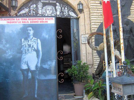 İlk rekortmen atletin heykeli dikilecek