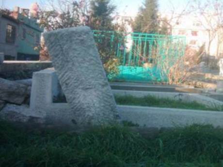 Cellat Mezarlığı yok olmak üzere