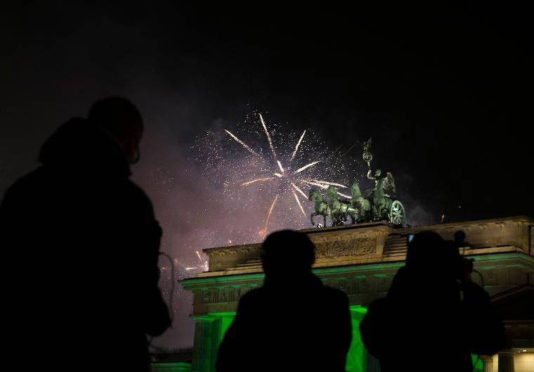 Yılbaşı eğlencesinde parmaklarından oldu!