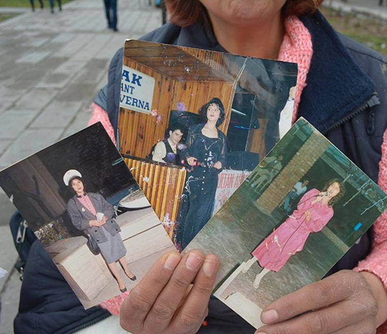 Eski şarkıcı Gülten Yaşar milli piyango bileti satıyor