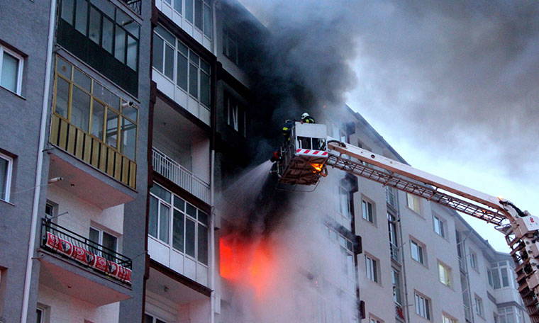 Eskişehir'de panik: Evini ateşe verdi