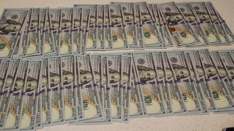 İnsanlık ölmedi! Aracında unutulan 120 bin liralık dövizi sahibine teslim etti