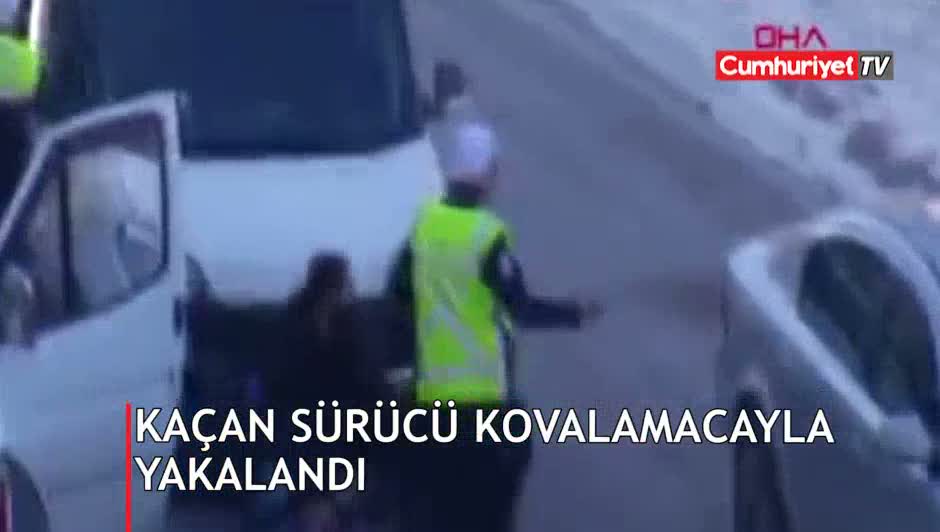 Polis aracına çarpıp kaçan sürücü, kovalamacayla yakalandı