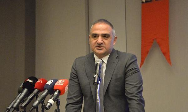 Bakan Ersoy'dan turizmcilere: Fiyatları artırın
