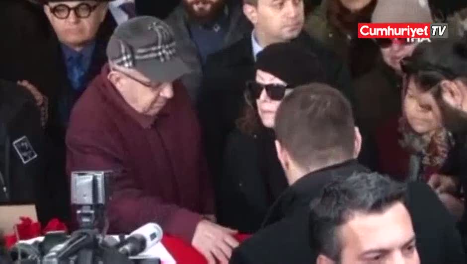 Ünlü isimler Ayşen Gruda'ya böyle veda etti