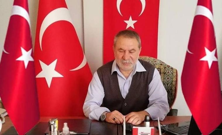 Eşinin gözü önünde başından bıçaklandı