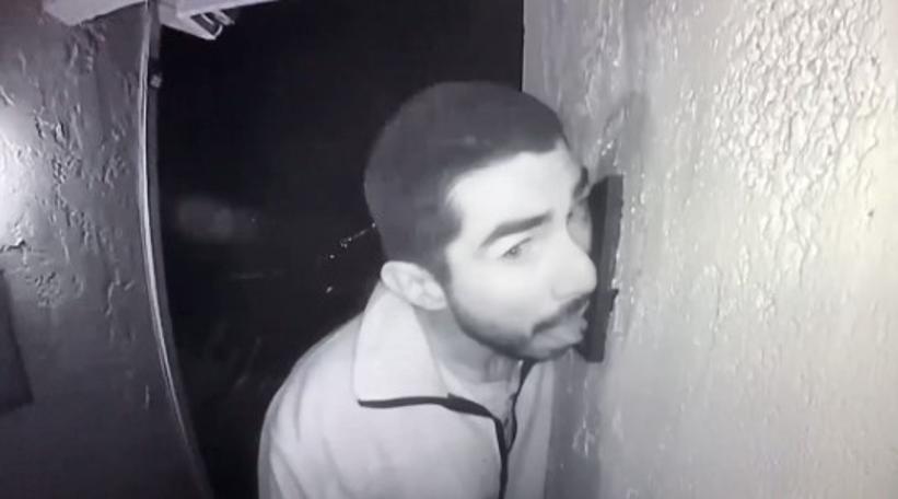 Polis 3 saat boyunca kapı zilini yalayan adamı arıyor (09.01.2019)(Video Haber)