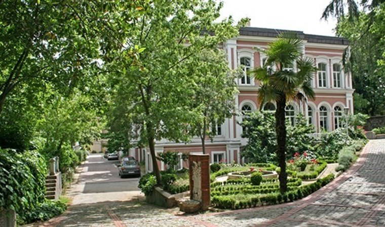 Yıldız Teknik'e 'millet bahçesi': Ağaçlar kesilecek