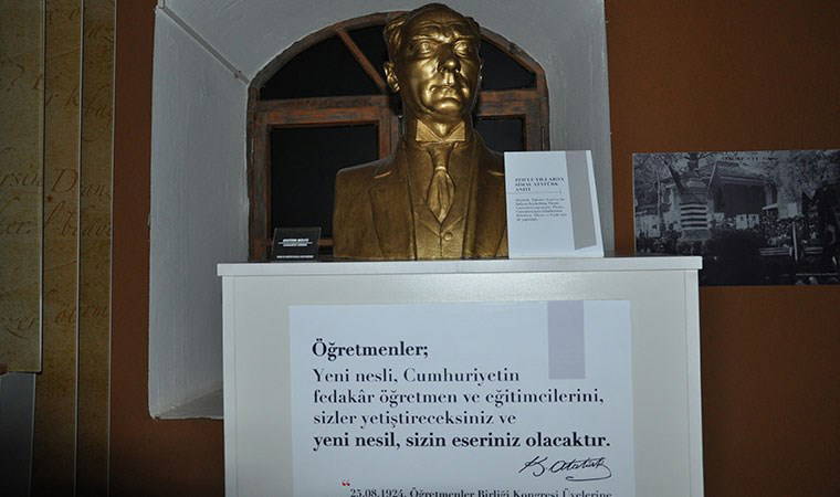 İtalyan sanatçının 89 yıllık Atatürk büstü müzede sergileniyor