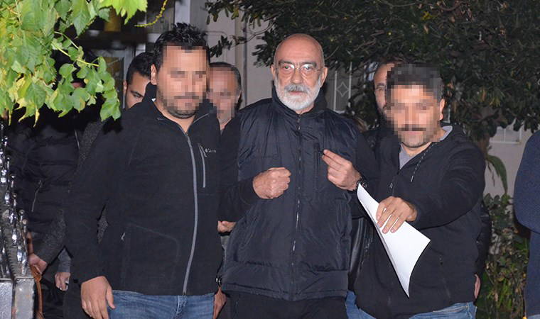 Hakkında yakalama kararı verilen Ahmet Altan gözaltına alındı