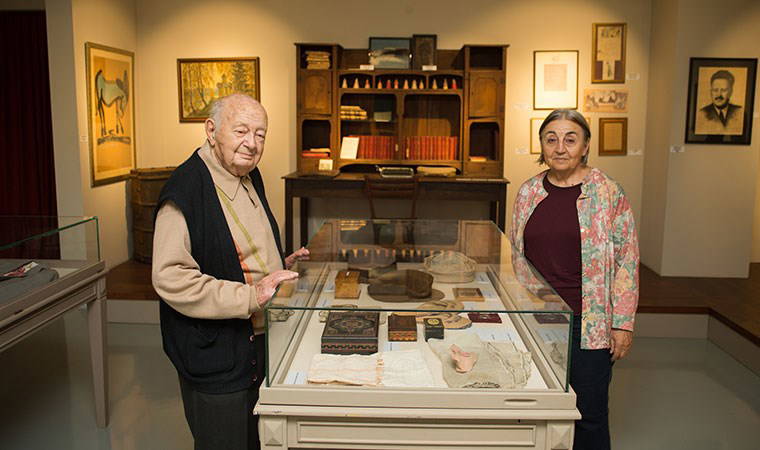 Moris Gabbay’ın, Cumhuriyet tarihi ile çakışan, Türkiyeli Yahudilerin özelinden,  soluksuz çalıştığı İşçi Partisi yıllarına, BM çalışmalarına, Nâzım Hikmet Vakfı’na dair..