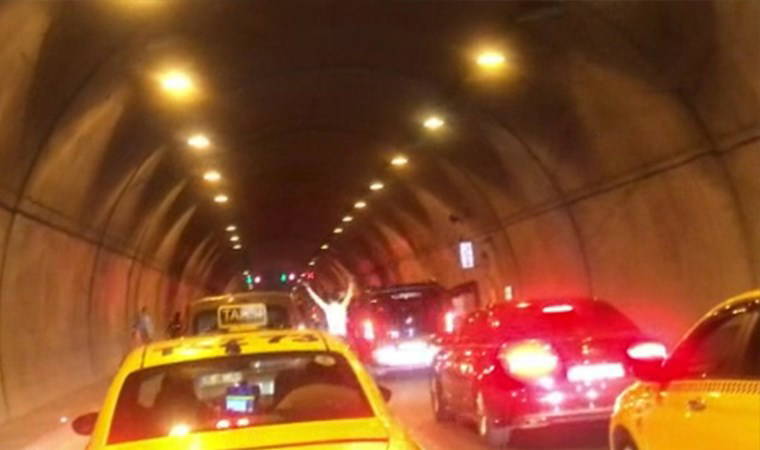 İstanbul’da asker konvoyu tüneli trafiğe kapattı