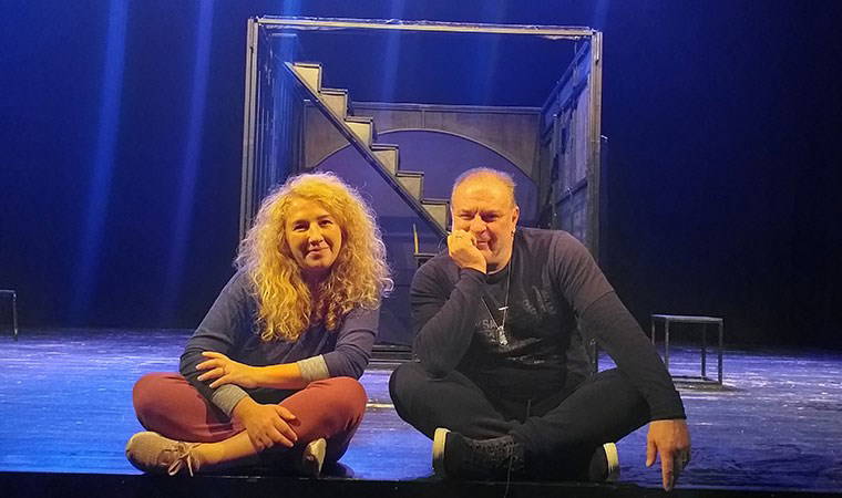 Burak Sergen’in rol aldığı oyun Neyzen Tevfik’in hayatını anlatıyor