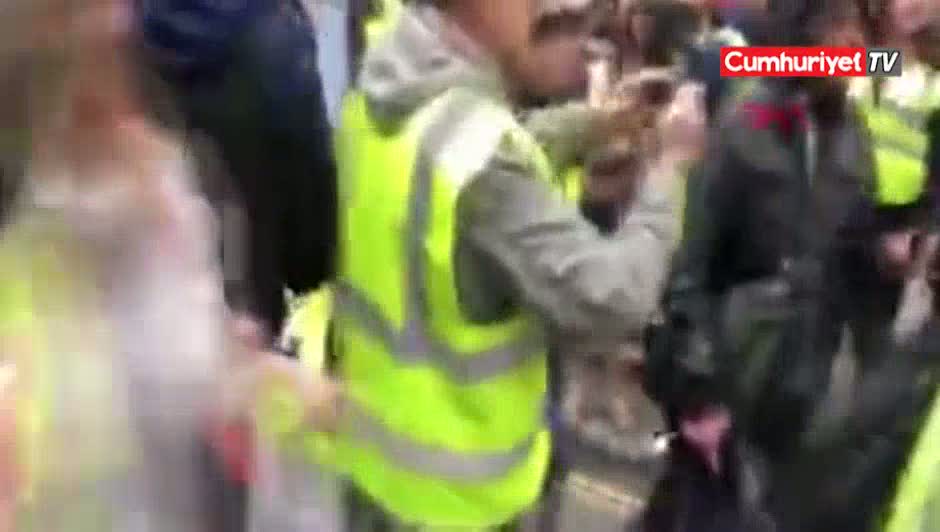 Londra'da sarı yeleklilere polisten sert müdahale