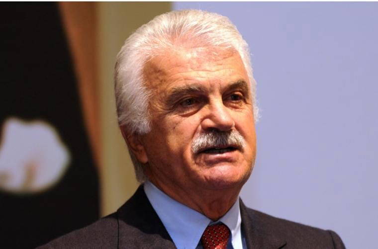 Eski bakan Fikret Ünlü hayatını kaybetti