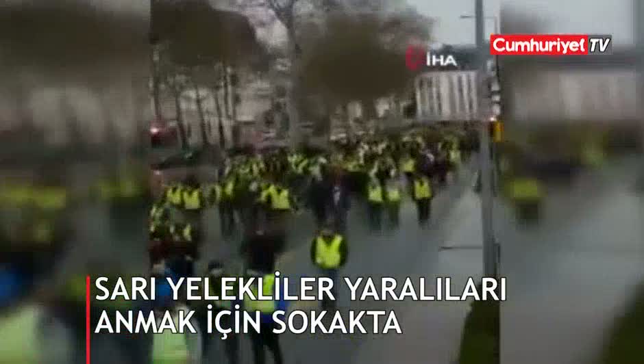 Sarı Yelekliler yaralıları anmak için sokakta