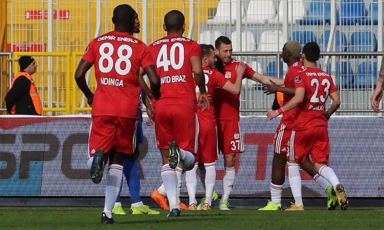 Sivas, Kasımpaşa'yı ikinci yarıda dağıttı