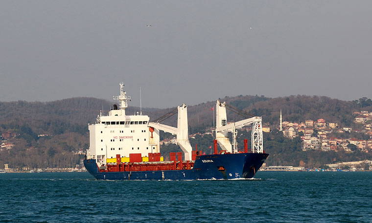 Suriye bayraklı gemi İstanbul Boğazı'ndan geçti