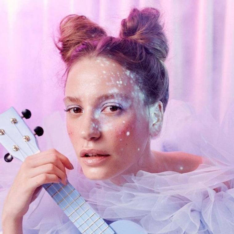 Serenay Sarıkaya hastaneye kaldırıldı!